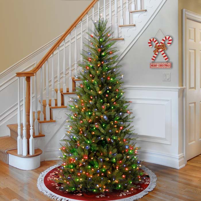 Artificial Christmas Tree With Multi-Colored Lights #Christmas #Christmastree #artificialtree #decorhomeideas