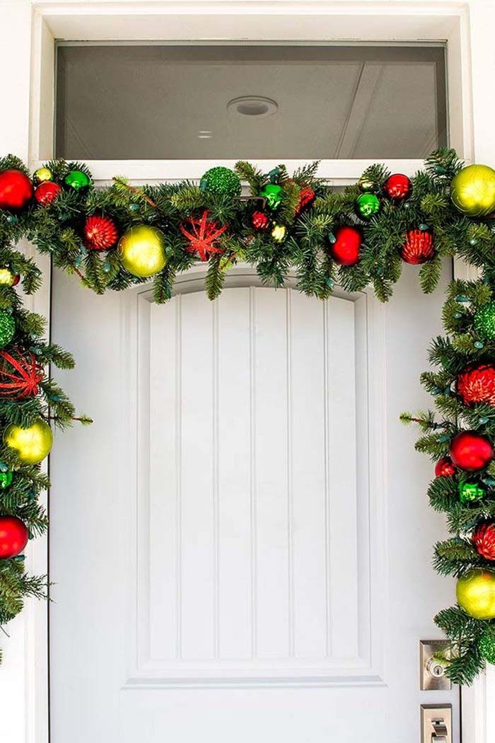 Attach a Garland Hanger #Christmas #hanginghacks #decorhomeideas