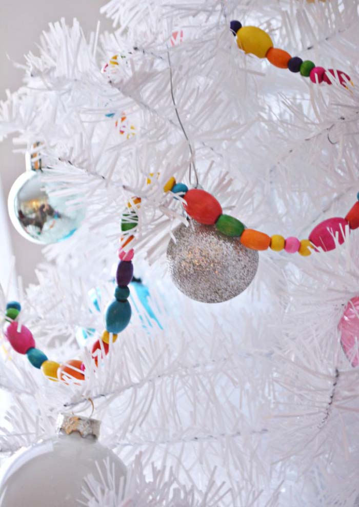 Brilliant Beads #Christmas #DIY #garland #decorhomeideas