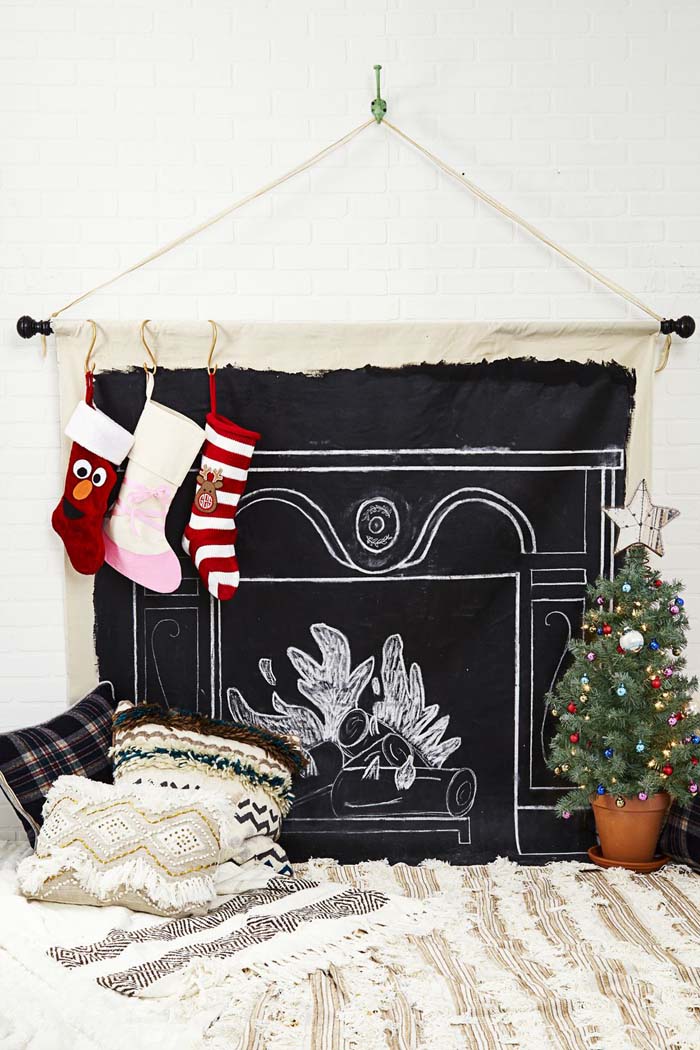 Build a Makeshift Fireplace #Christmas #stylish #decorhomeideas