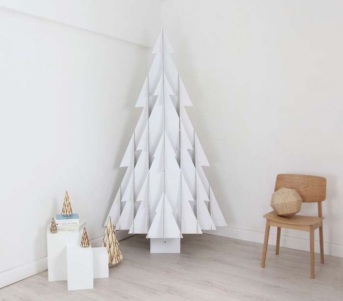 Cardboard Tree #Christmas #Christmastree #nontraditional #decorhomeideas