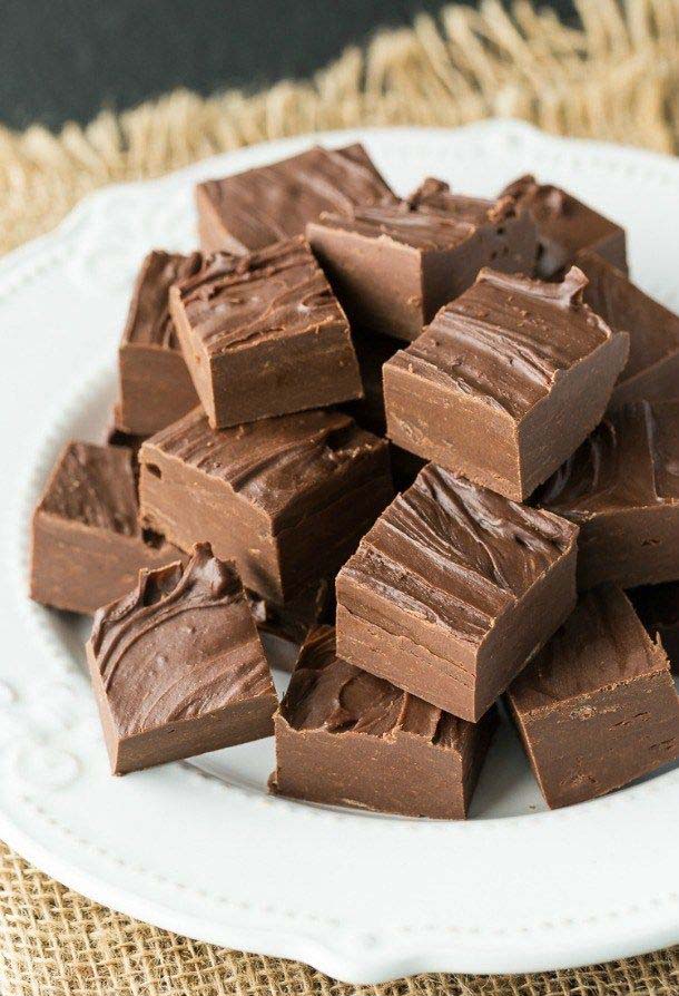 Chocolate Fudge #Christmas #treats #decorhomeideas