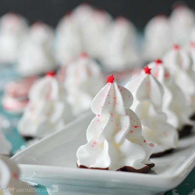 Chocolate Peppermint Meringue Christmas Trees #Christmas #treats #decorhomeideas