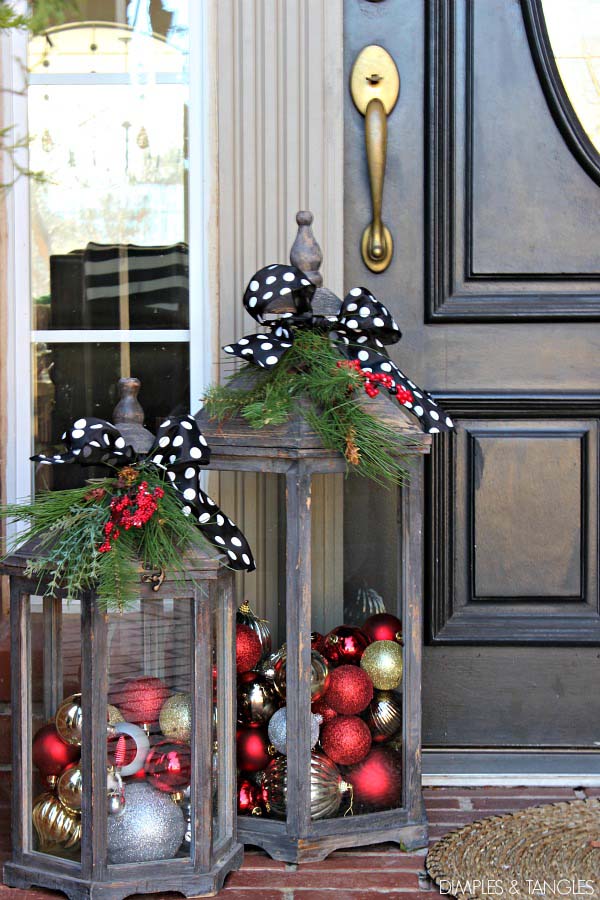 Christmas Ornament Filled Lanterns #Christmas #cheap #elegant #decorhomeideas