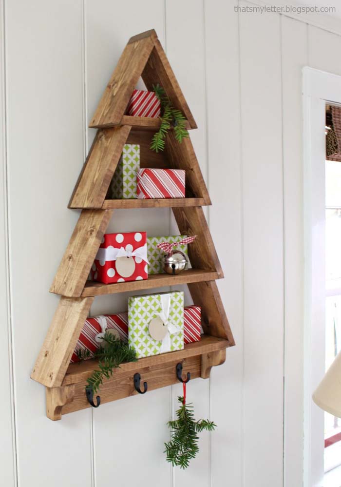 Christmas Tree Shelf #Christmas #crafts #decorations #decorhomeideas