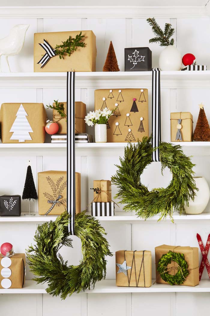 Deck the Walls #Christmas #stylish #decorhomeideas