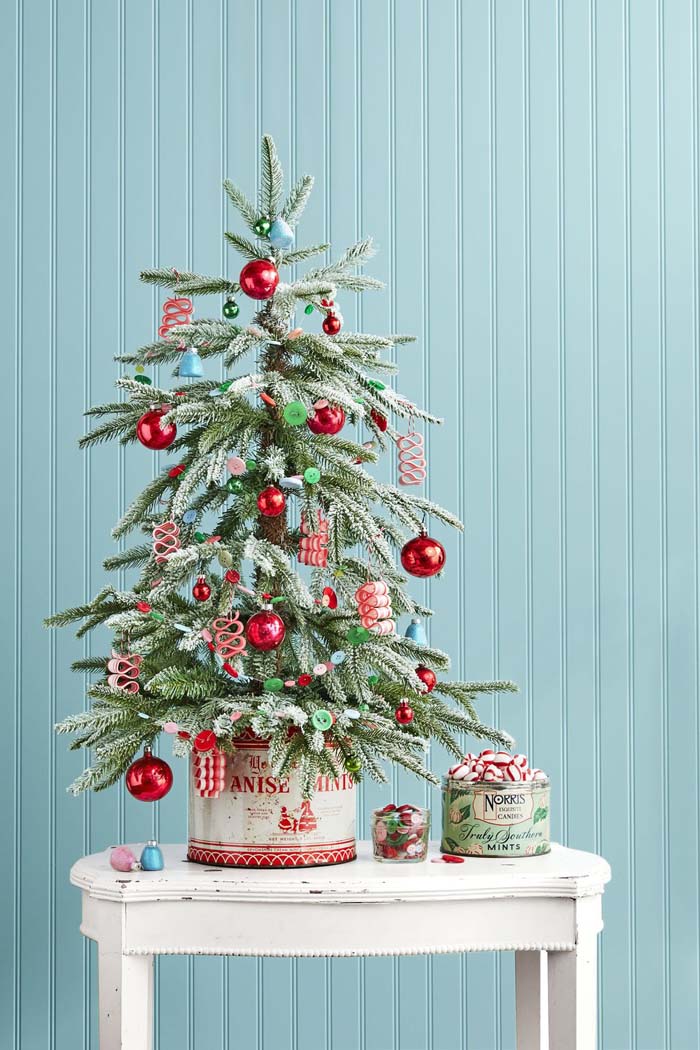 Decorate a Tabletop Tree #Christmas #stylish #decorhomeideas