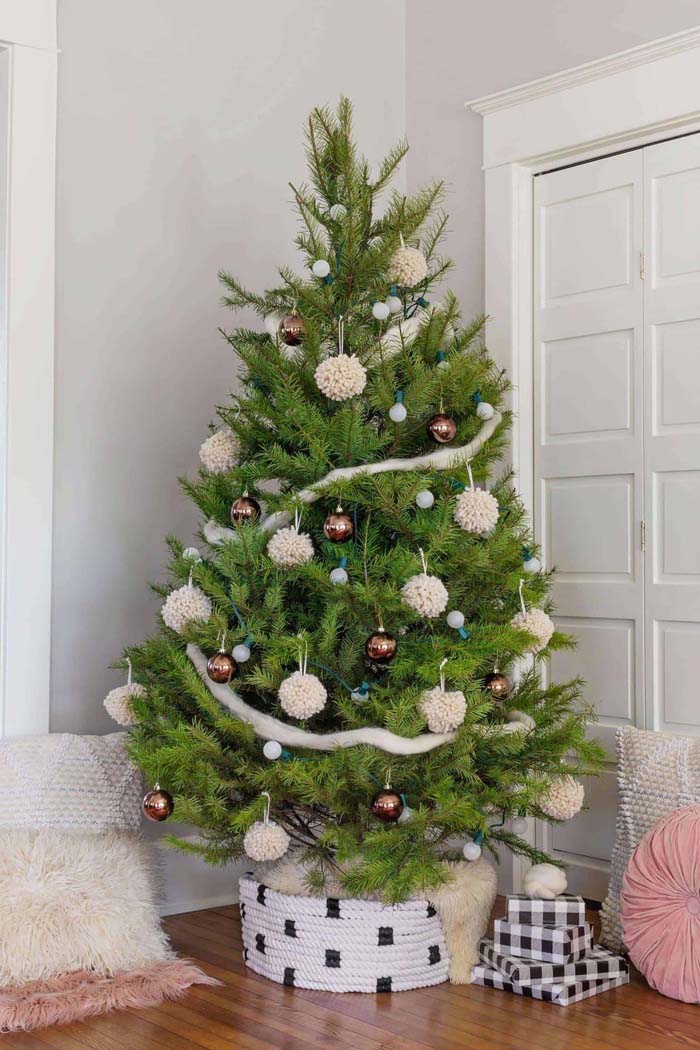 DIY a Rope Tree Collar #Christmas #style #decorhomeideas