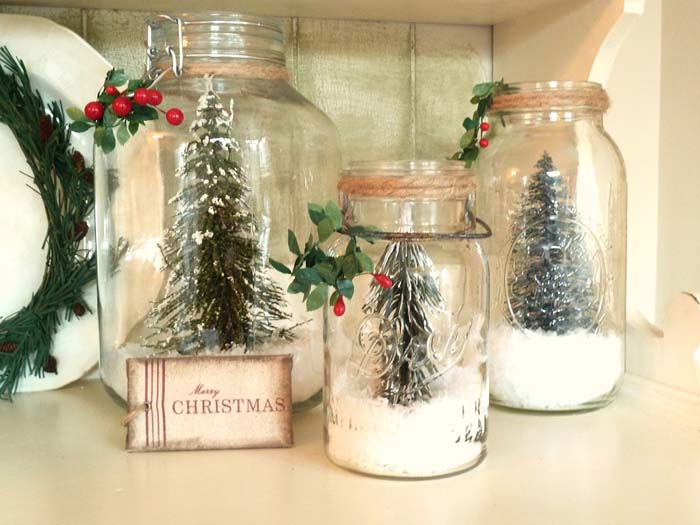 DIY Christmas Snow Globes #Christmas #indoordecorations #decorhomeideas