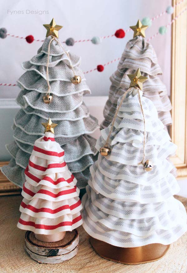 Festive Burlap Ribbon Christmas Trees #Christmas #crafts #decorations #decorhomeideas