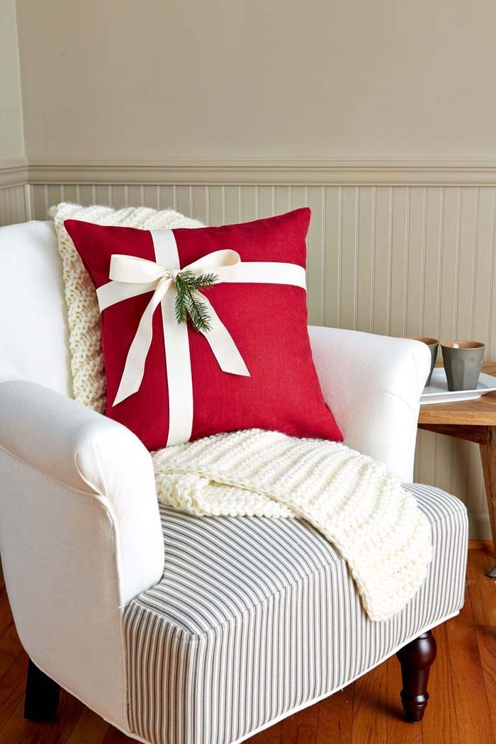 Festive Pillow #Christmas #stylish #decorhomeideas