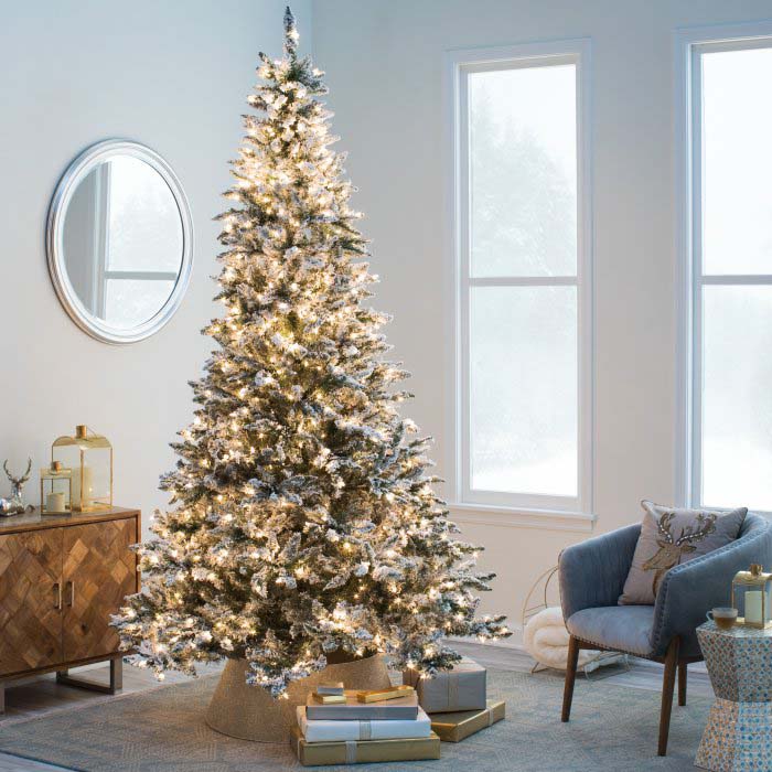 Frosted Artificial Christmas Tree #Christmas #Christmastree #artificialtree #decorhomeideas