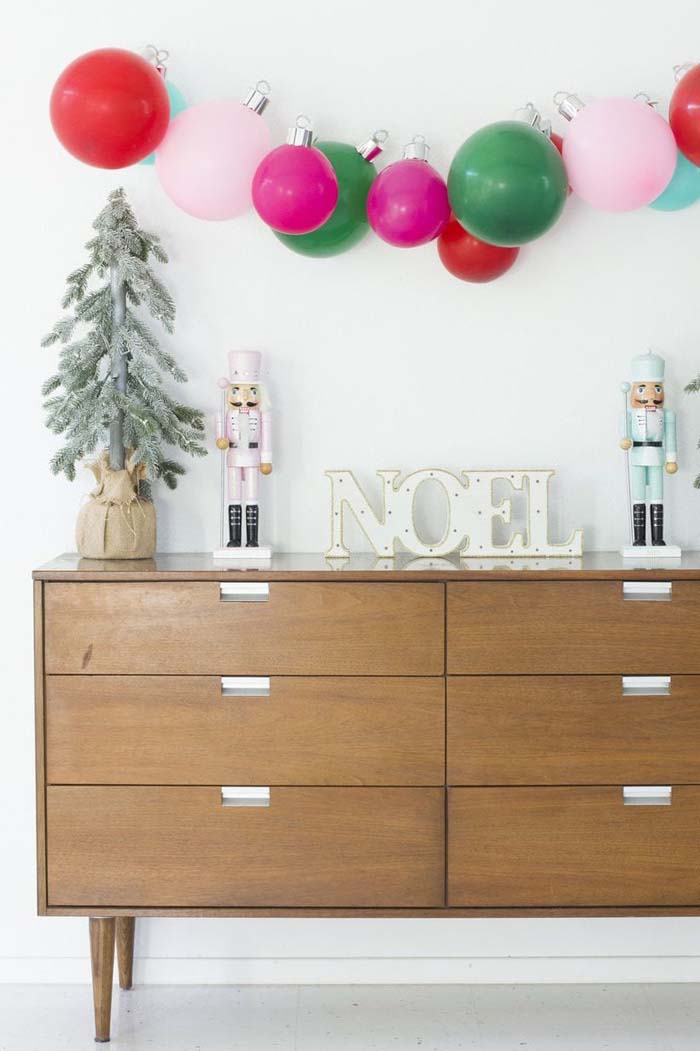 Get Playful With Balloons #Christmas #stylish #decorhomeideas