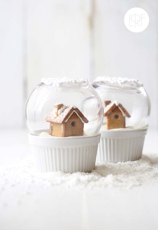 Gingerbread Cookie Edible Snow Globe #Christmas #treats #decorhomeideas