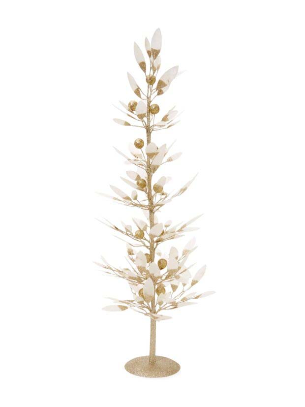 Gold Feathers #Christmas #Christmastree #nontraditional #decorhomeideas