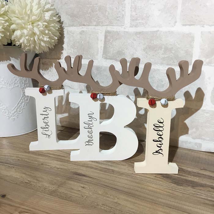 Hand Painted Reindeer Letter Decorations #Christmas #reindeer #decorhomeideas