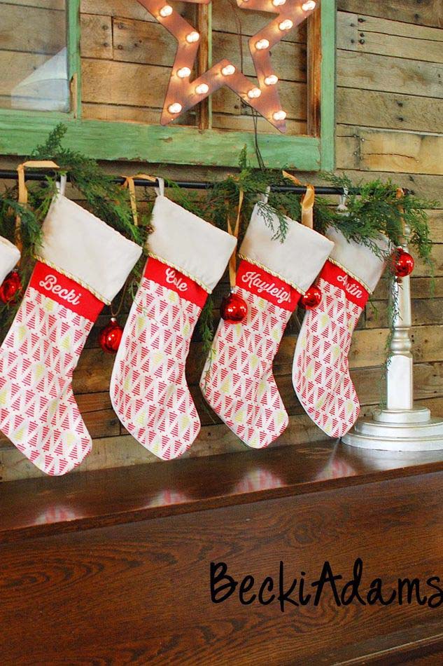 Hang Stockings With Care #Christmas #style #decorhomeideas