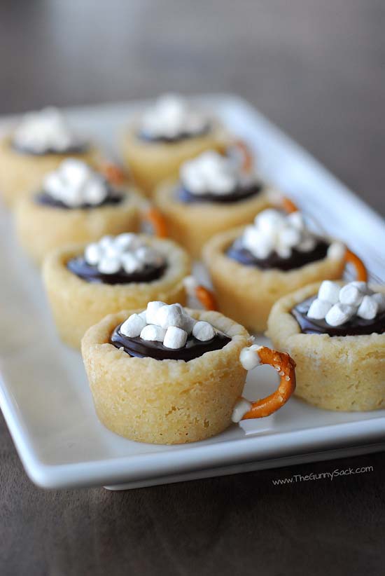 Hot Chocolate Cookie Cups #Christmas #treats #decorhomeideas