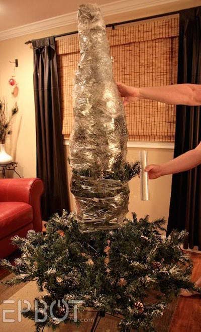 How To Shrink Wrap Your Christmas Tree #Christmas #storage #organization #decorhomeideas