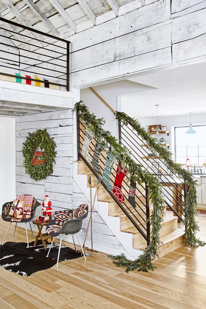 Lean on Evergreens #Christmas #stylish #decorhomeideas