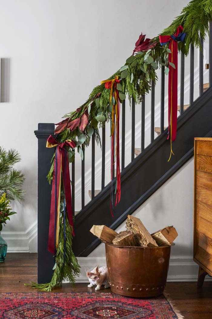 Let Ribbons Hang #Christmas #style #decorhomeideas