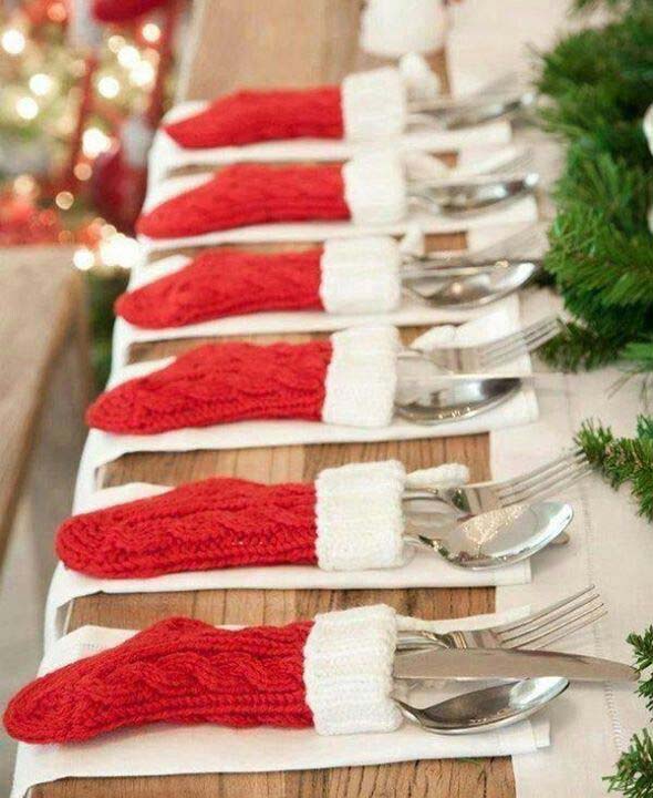 Mini Stocking Utensil Holders #Christmas #cheap #elegant #decorhomeideas