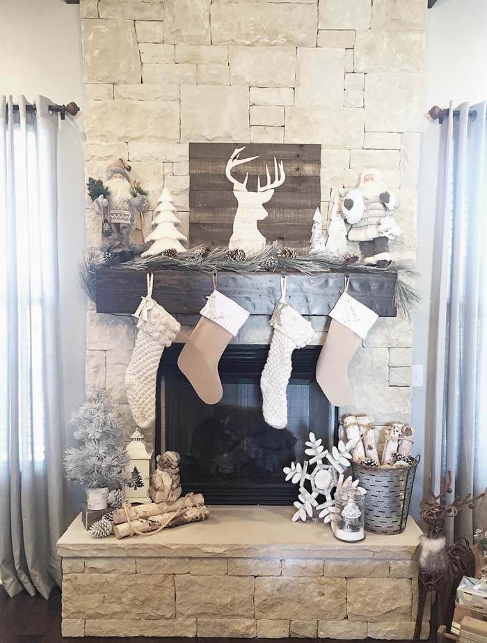 Mismatched Neutrals Create a Rustic Display #Christmas #mantel #decorhomeideas