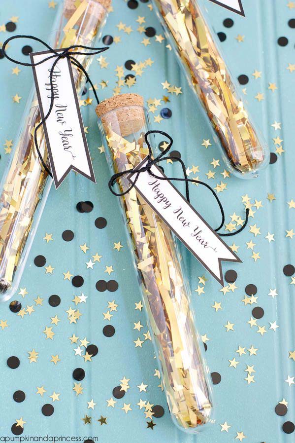 New Year’s Eve Confetti Party Favors #NewYear #decorations #decorhomeideas