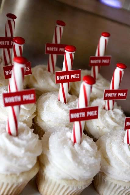 North Pole Gingerbread House Decorations #Christmas #treats #decorhomeideas