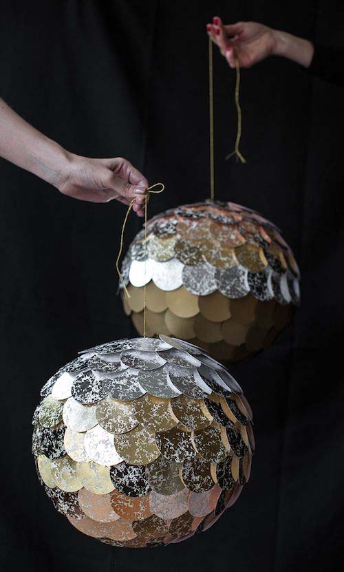 Ombré Disco Balls #NewYear #decorations #decorhomeideas