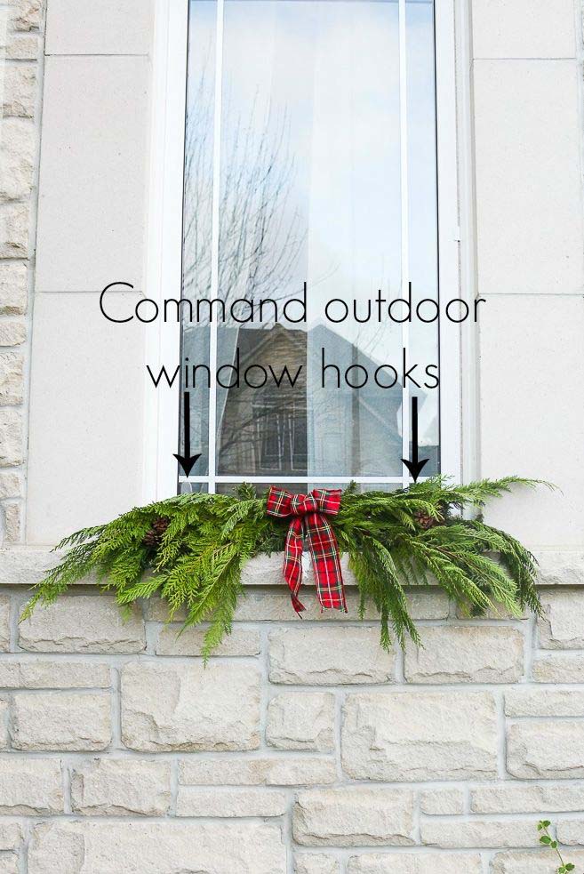 Opt for Weather-Resistant Hooks #Christmas #hanginghacks #decorhomeideas