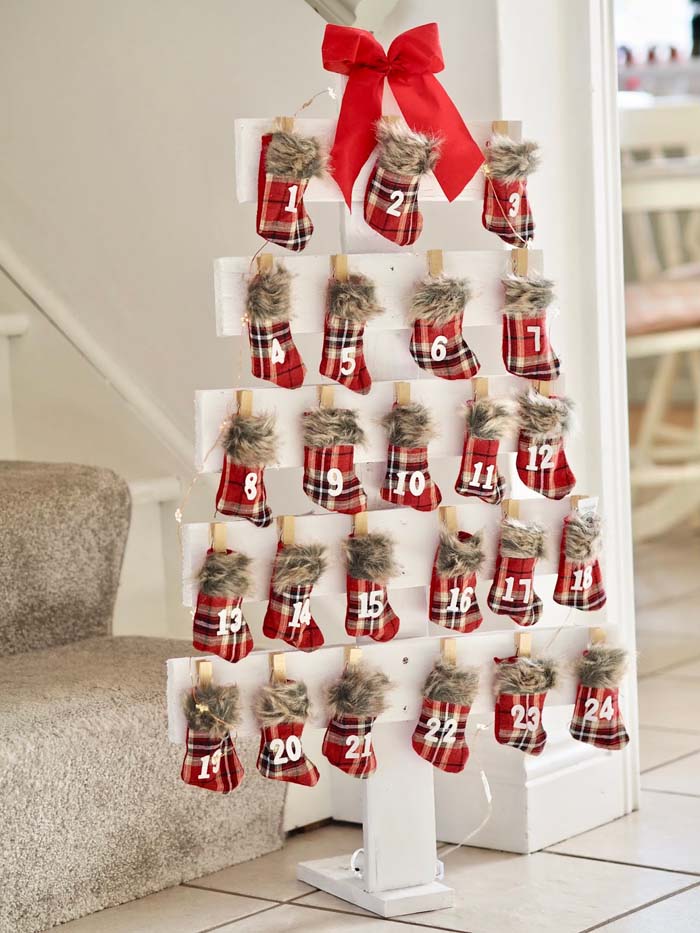 Pallet Christmas Tree Advent Calendar #Christmas #Christmastree #pallet #decorhomeideas