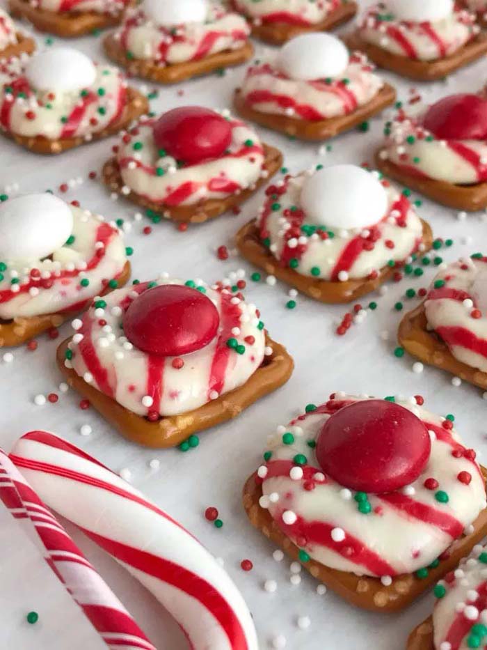 Peppermint Bark Pretzels #Christmas #treats #decorhomeideas