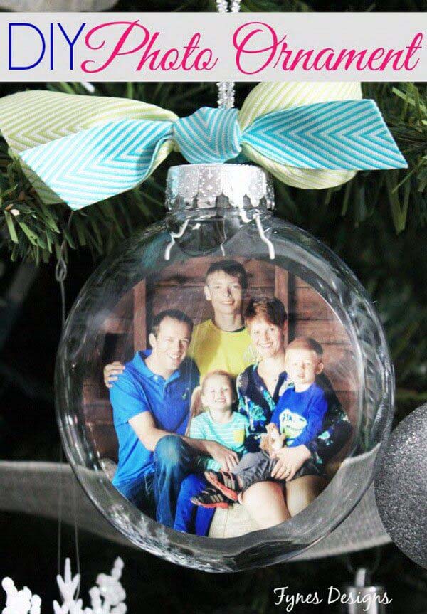 Personalize Your Tree with Photo Ornaments #Christmas #crafts #decorations #decorhomeideas