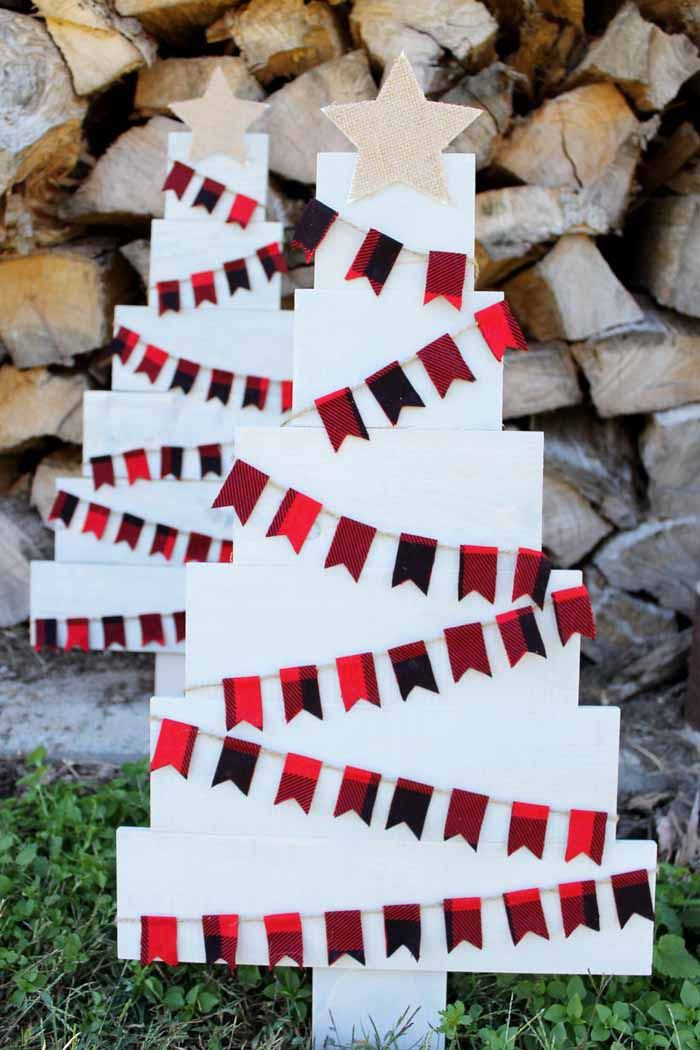 Plaid Pallet Christmas Tree #Christmas #Christmastree #pallet #decorhomeideas