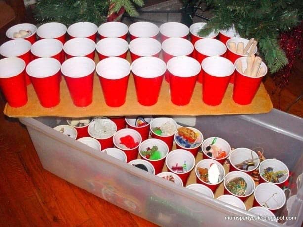 Plastic Cup Ornament Storage #Christmas #storage #organization #decorhomeideas