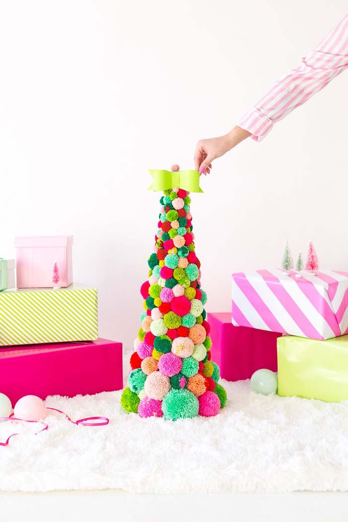 Play Up Pom Poms #Christmas #stylish #decorhomeideas