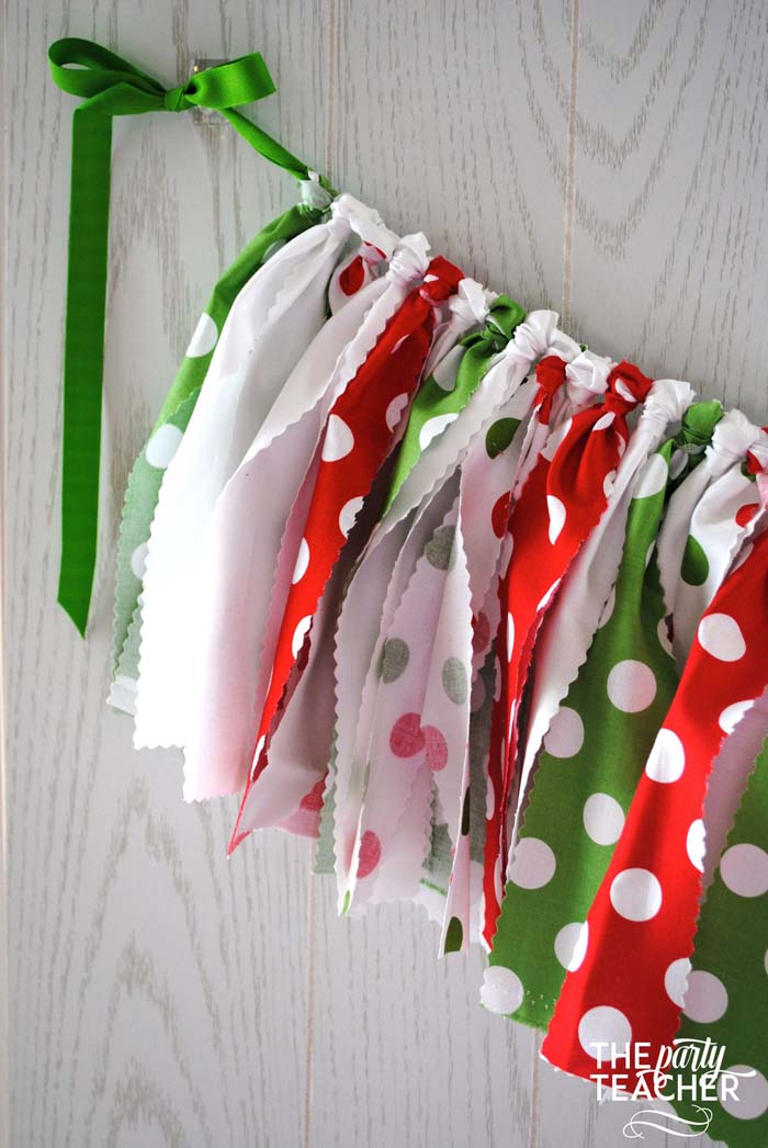 Polka Dot Christmas #Christmas #DIY #garland #decorhomeideas