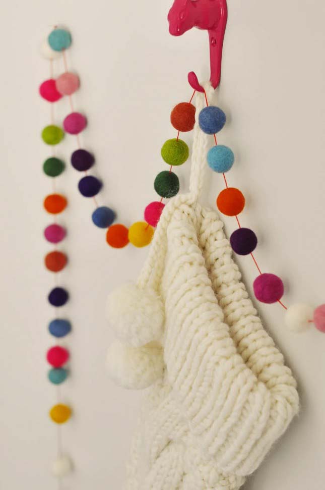 Polka Dots On A String #Christmas #DIY #garland #decorhomeideas