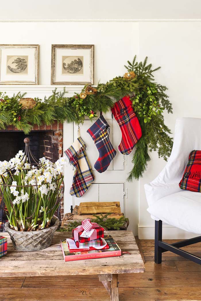 Pops of Plaid #Christmas #stylish #decorhomeideas