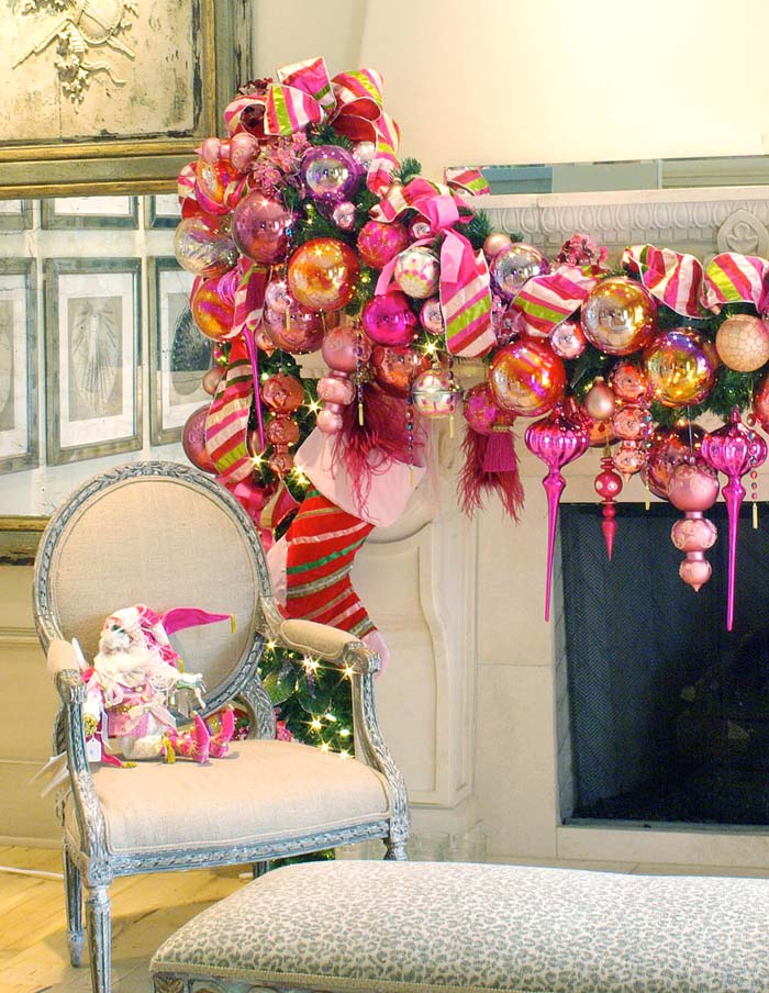 Pretty in Pink Ornament Garland #Christmas #mantel #decorhomeideas