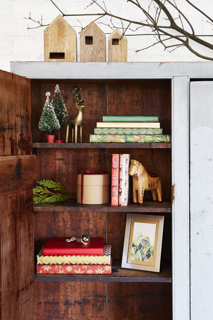 Reorganize the Bookshelf #Christmas #stylish #decorhomeideas