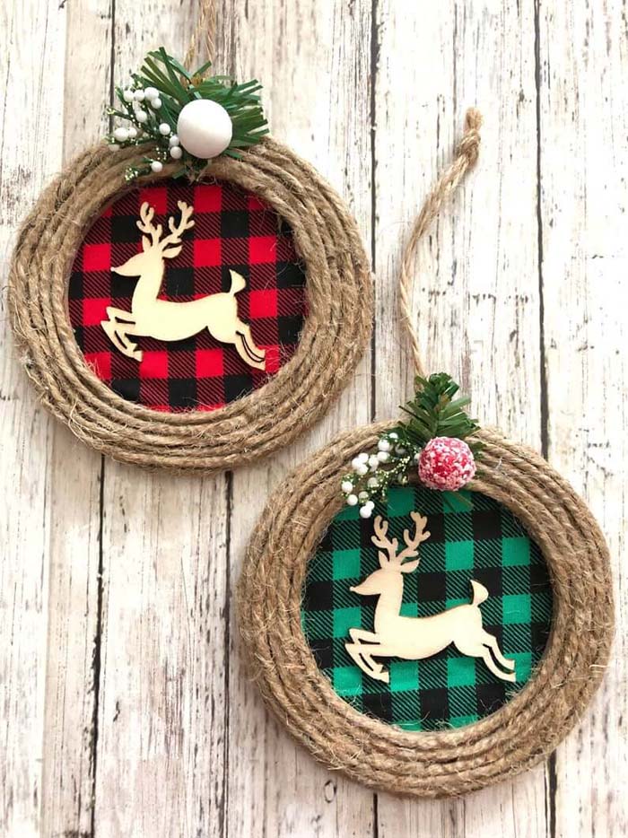 Rustic Buffalo Plaid Reindeer Ornaments with Burlap #Christmas #reindeer #decorhomeideas