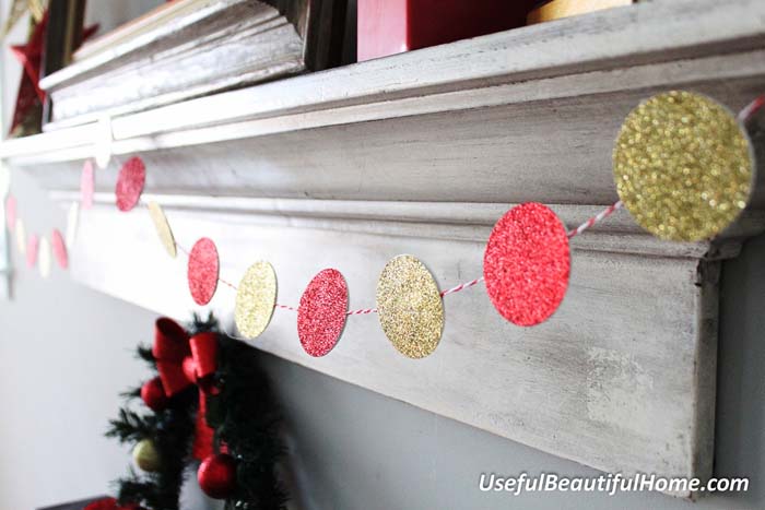 Scrapbooking Garland #Christmas #DIY #garland #decorhomeideas