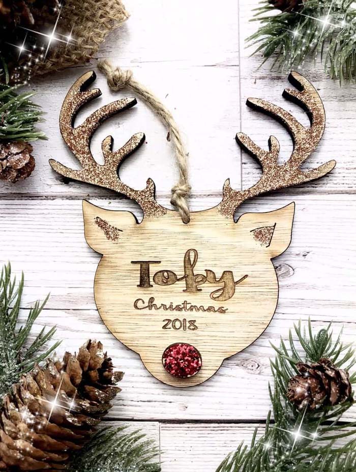 Shimmery Personalized Wooden Reindeer Decoration #Christmas #reindeer #decorhomeideas