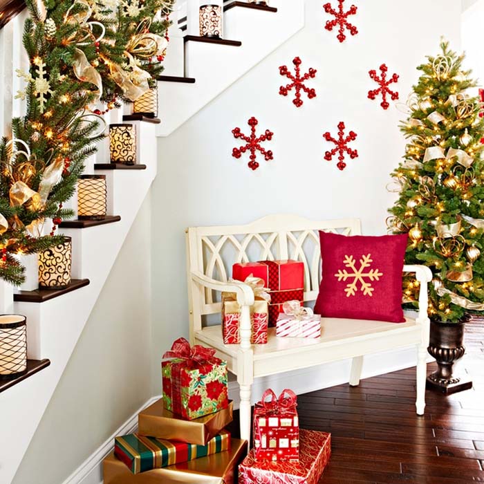 Stairway of Creation #Christmas #indoordecorations #decorhomeideas