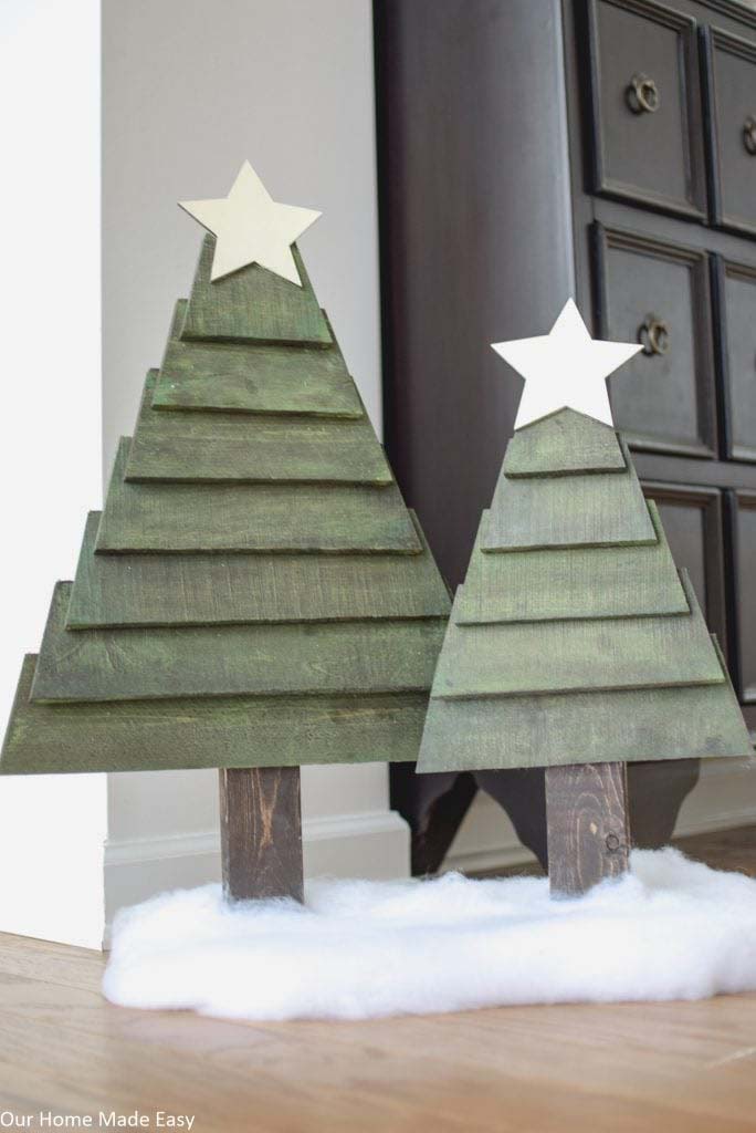 Traditional Pallet Christmas Trees #Christmas #Christmastree #pallet #decorhomeideas