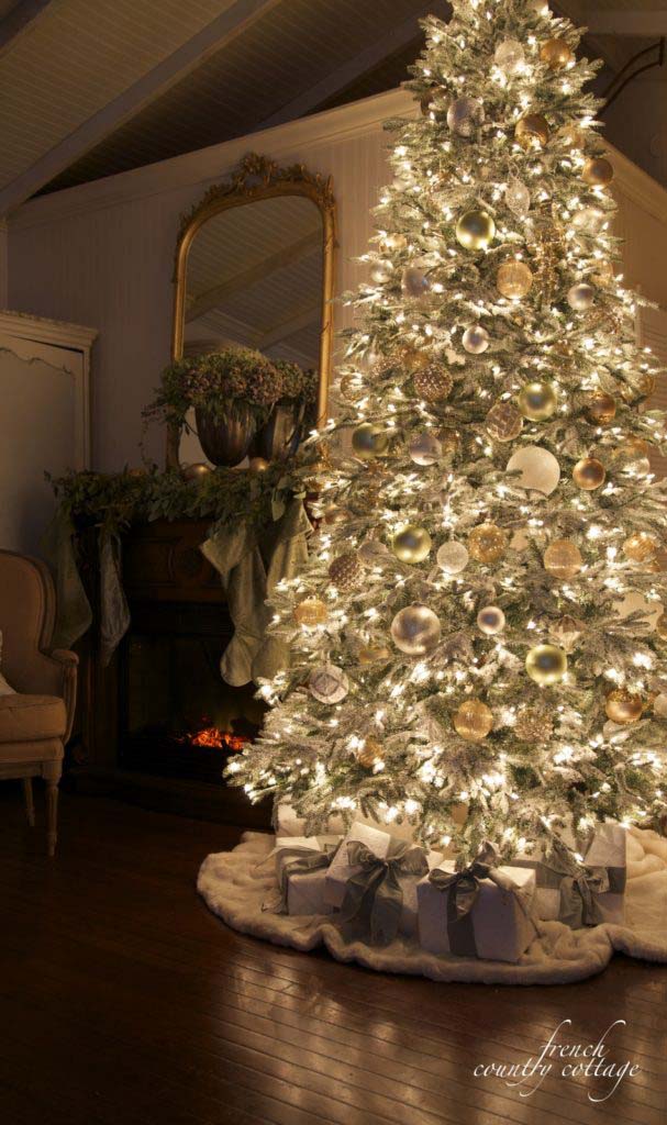 Twinkling Christmas Lights Tree #Christmas #cheap #elegant #decorhomeideas