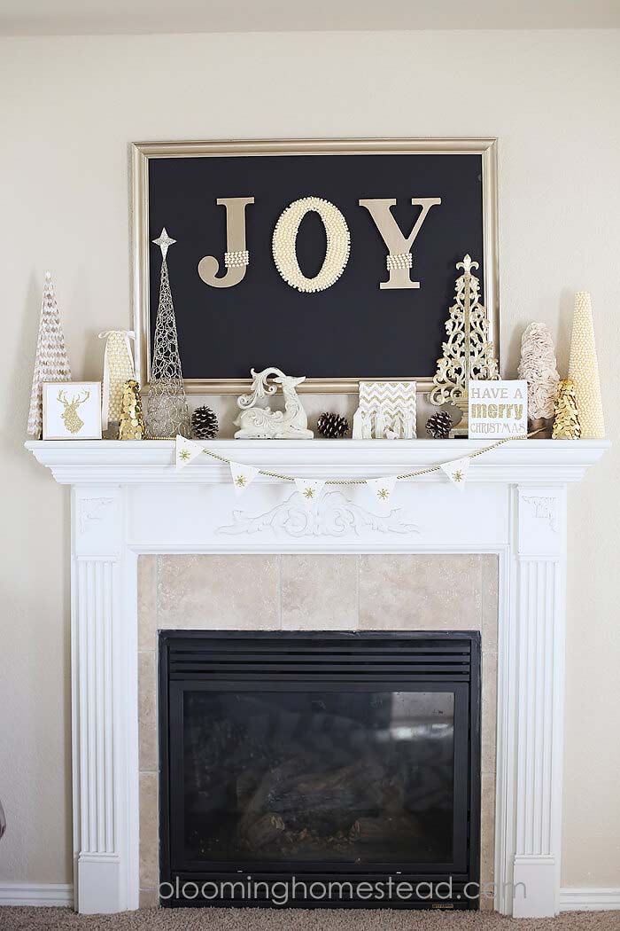 Understated Elegance in Cream and Black #Christmas #mantel #decorhomeideas