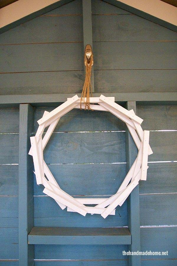 Use a Decorative Hook #Christmas #hanginghacks #decorhomeideas